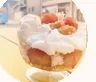 いちごとクリームを重ねたパフェ